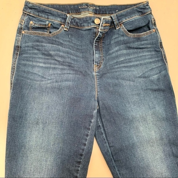Chico's Jeans Adult Size 1.5 Blue The Platinum Crop Dark Wash Stretch Women - Picture 3 of 6